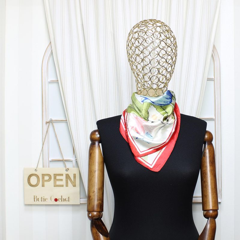 Fashion, accesorii si bijuterii - Femei - Accesorii femei - Esarfe si fulare femei - Batic dama, Buticcochet, dimensiune 60x60 cm, 60% poliester 40% matase, imprimeu floral, Rosu - ES1845 - Infinity.ro