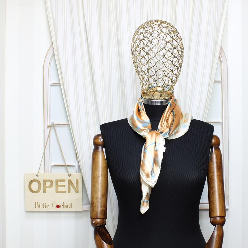 Fashion, accesorii si bijuterii - Femei - Accesorii femei - Esarfe si fulare femei - Batic dama, Buticcochet, dimensiune 60x60 cm, 60% poliester 40% matase, imprimeu floral, Portocaliu - ES1840 - Infinity.ro