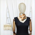 Fashion, accesorii si bijuterii - Femei - Accesorii femei - Esarfe si fulare femei - Batic dama, Buticcochet, dimensiune 60x60 cm, 60% poliester 40% matase, imprimeu floral, Portocaliu - ES1840 - Infinity.ro