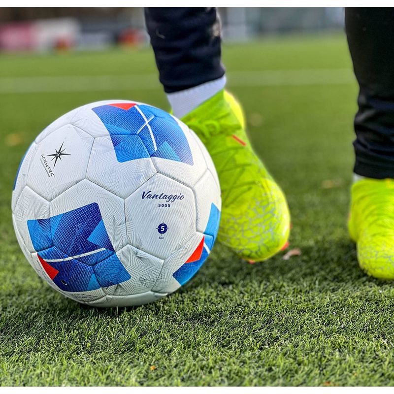 Sport si Outdoor - Sporturi de echipa - Fotbal - Mingi fotbal - Pachet 3 mingi fotbal Molten Vantaggio F5N5000 FIFA QUALITY PRO, marimea 5, generatia a 5-a, cu geanta Molten si pompa DHP21 - Infinity.ro