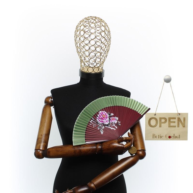 Fashion, accesorii si bijuterii - Femei - Accesorii femei - Alte accesorii femei - Evantai pliabil, Buticcochet, din platic, imprimeu floral, 22 cm, Visiniu cu verde inchis - EV312 - Infinity.ro