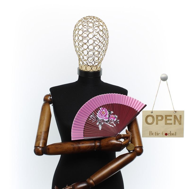 Fashion, accesorii si bijuterii - Femei - Accesorii femei - Alte accesorii femei - Evantai pliabil, Buticcochet, din platic, imprimeu floral, 22 cm, Visiniu cu roz - EV313 - Infinity.ro