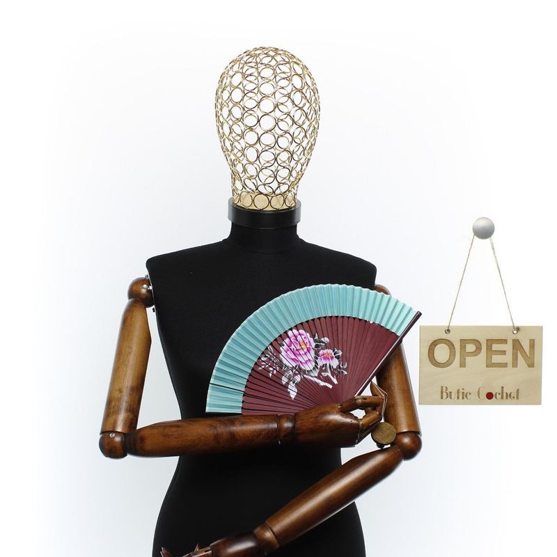 Fashion, accesorii si bijuterii - Femei - Accesorii femei - Alte accesorii femei - Evantai pliabil, Buticcochet, din platic, imprimeu floral, 22 cm, Visiniu cu bleu - EV316 - Infinity.ro