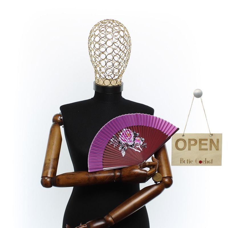 Fashion, accesorii si bijuterii - Femei - Accesorii femei - Alte accesorii femei - Evantai pliabil, Buticcochet, din platic, imprimeu floral, 22 cm, Visiniu cu mov inchis - EV314 - Infinity.ro