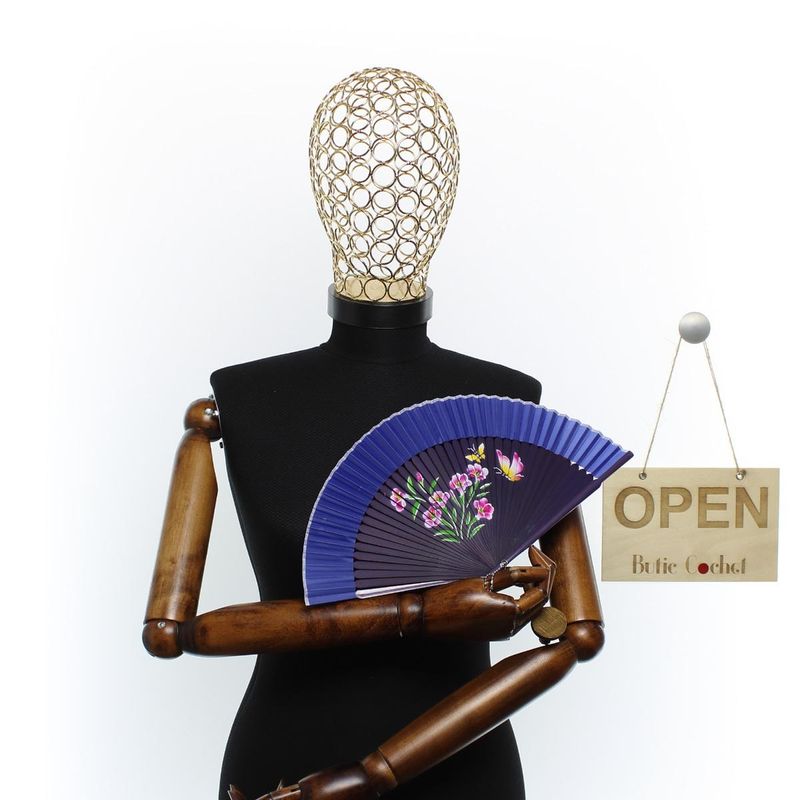 Fashion, accesorii si bijuterii - Femei - Accesorii femei - Alte accesorii femei - Evantai pliabil, Buticcochet, din platic, imprimeu floral, 22 cm, Mov cu bleumarin - EV317 - Infinity.ro