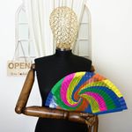 Fashion, accesorii si bijuterii - Femei - Accesorii femei - Alte accesorii femei - Evantai pliabil, din lemn, Albastru cu imprimeu multicolor pictat, 23 cm - EV220 - Infinity.ro