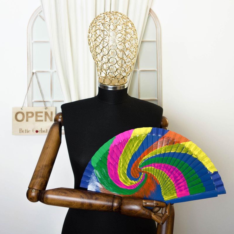 Fashion, accesorii si bijuterii - Femei - Accesorii femei - Alte accesorii femei - Evantai pliabil, din lemn, Albastru cu imprimeu multicolor pictat, 23 cm - EV220 - Infinity.ro