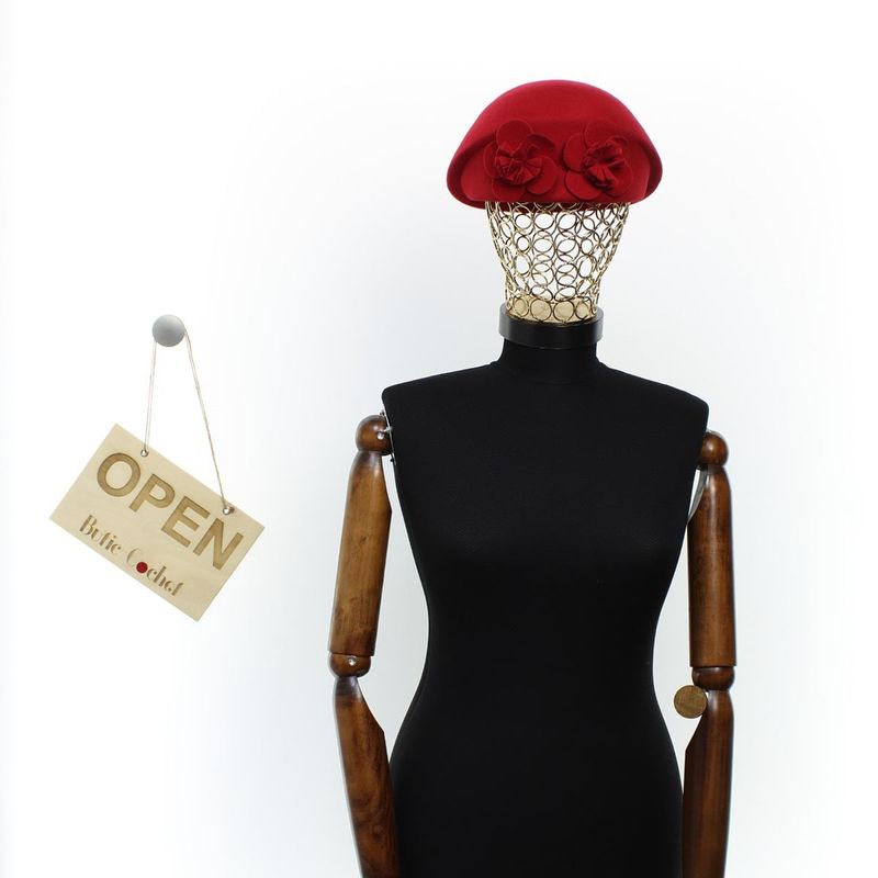 Fashion, accesorii si bijuterii - Femei - Accesorii femei - Caciuli si palarii femei - Toca de dama, din lana, Buticcochet, marime 54-57 cm, ajustabila, Rosu - PAL1600 - Infinity.ro