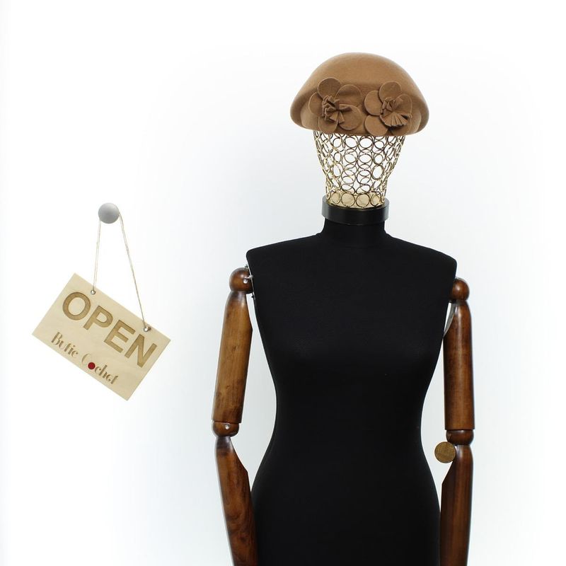 Fashion, accesorii si bijuterii - Femei - Accesorii femei - Caciuli si palarii femei - Toca de dama, din lana, Buticcochet, marime 54-57 cm, ajustabila, Bej - PAL1604 - Infinity.ro