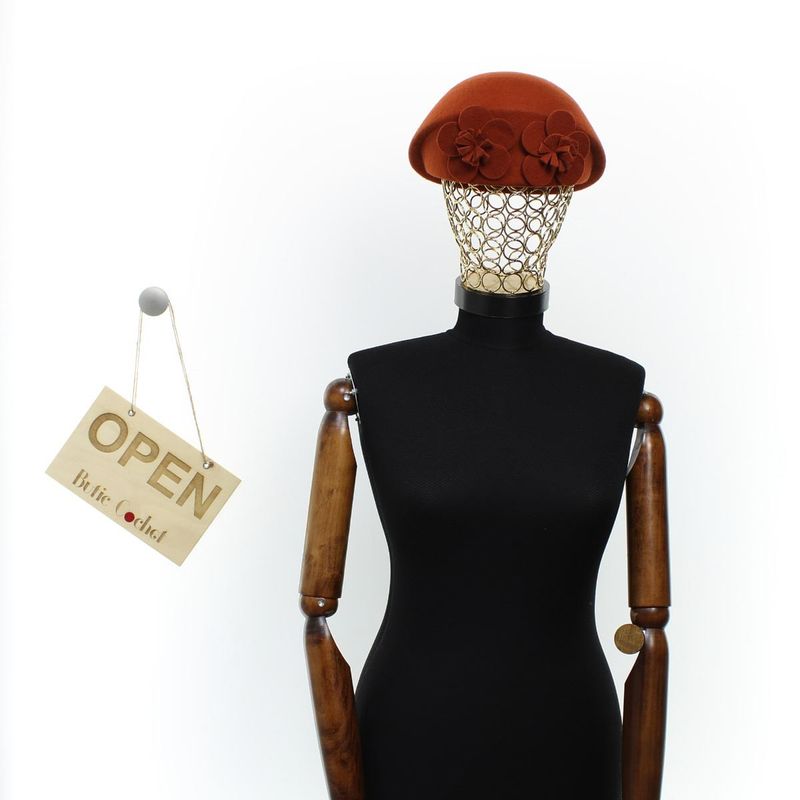 Fashion, accesorii si bijuterii - Femei - Accesorii femei - Caciuli si palarii femei - Toca de dama, din lana, Buticcochet, marime 54-57 cm, ajustabila, Caramiziu - PAL1606 - Infinity.ro