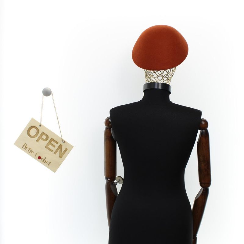 Fashion, accesorii si bijuterii - Femei - Accesorii femei - Caciuli si palarii femei - Toca de dama, din lana, Buticcochet, marime 54-57 cm, ajustabila, Caramiziu - PAL1606 - Infinity.ro