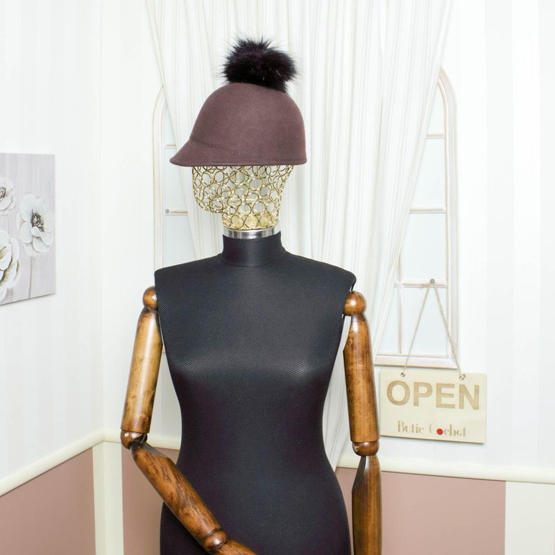 Fashion, accesorii si bijuterii - Femei - Accesorii femei - Caciuli si palarii femei - Palarie din fetru, de dama, Maro cu cicure din blanita, marime 56, reglabila, Anoul - PAL484 - Infinity.ro
