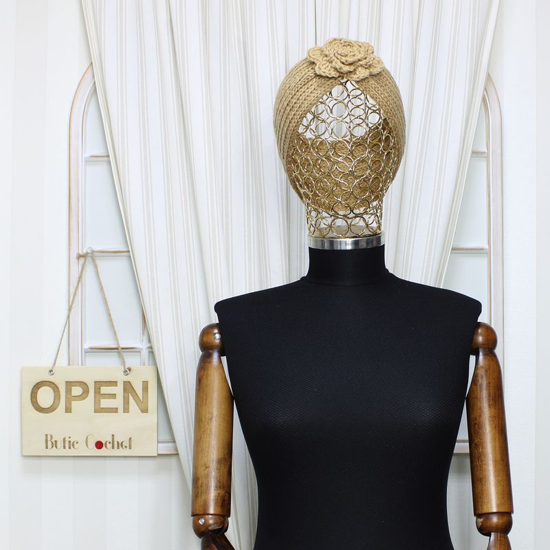 Fashion, accesorii si bijuterii - Femei - Accesorii femei - Caciuli si palarii femei - Bentita de par tricotata, de dama, 100% acril, ButicCochet, one size, model cu floare, Maro - BNT382 - Infinity.ro