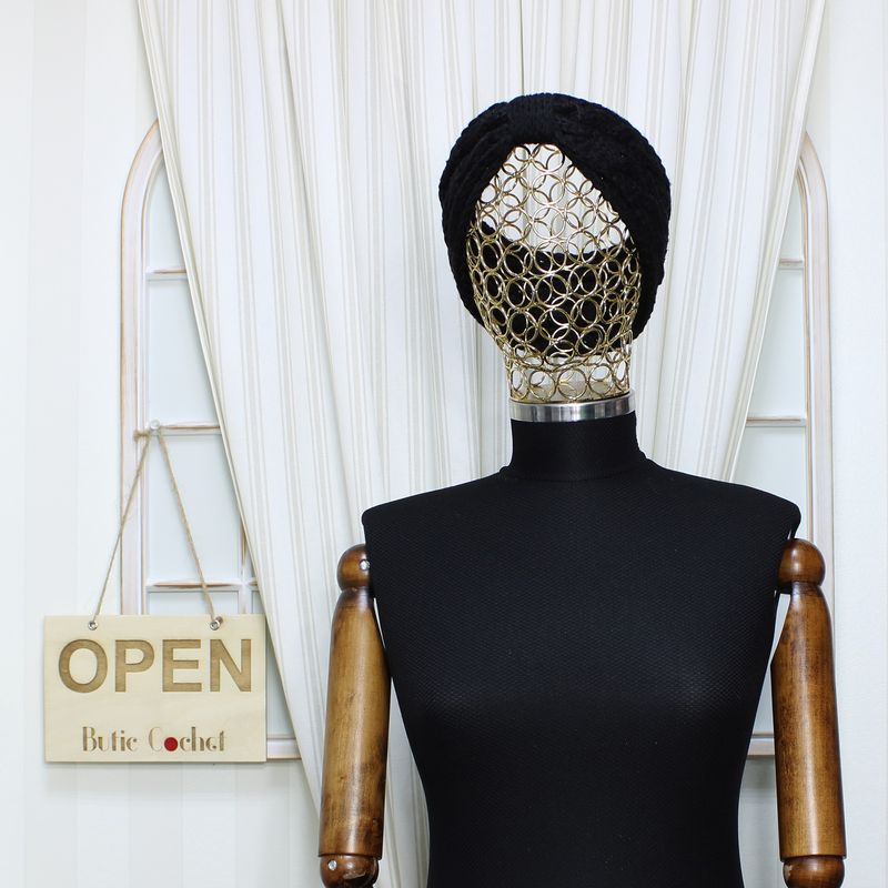 Fashion, accesorii si bijuterii - Femei - Accesorii femei - Caciuli si palarii femei - Bentita de par tricotata, de dama, 100% acril, ButicCochet, cu nod, one size, Negru - BNT399 - Infinity.ro