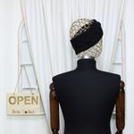 Fashion, accesorii si bijuterii - Femei - Accesorii femei - Caciuli si palarii femei - Bentita de par tricotata, de dama, 100% acril, ButicCochet, cu floare, one size, Negru - BNT391 - Infinity.ro