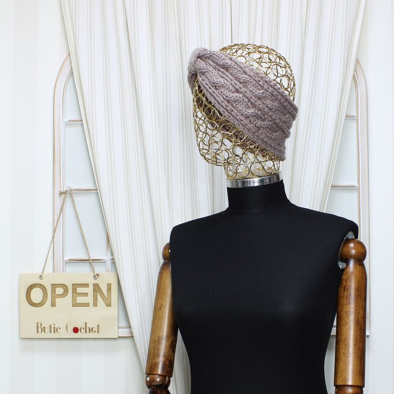 Fashion, accesorii si bijuterii - Femei - Accesorii femei - Caciuli si palarii femei - Bentita de par tricotata, de dama, 100% acril, ButicCochet, cu nod, one size, Bej - BNT406 - Infinity.ro