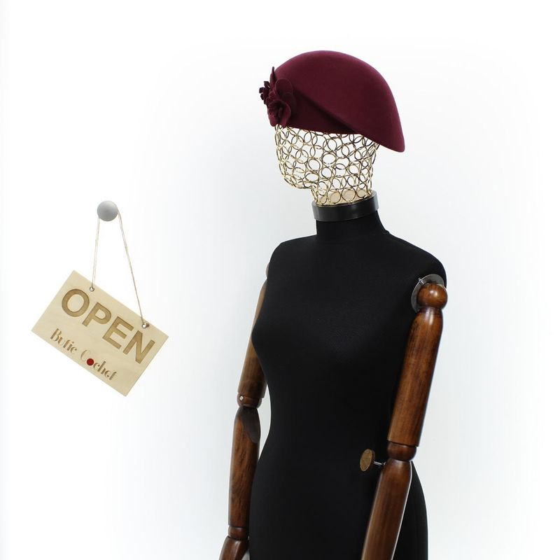 Fashion, accesorii si bijuterii - Femei - Accesorii femei - Caciuli si palarii femei - Toca de dama, din lana, Buticcochet, marime 54-57 cm, ajustabila, Visiniu - PAL1612 - Infinity.ro