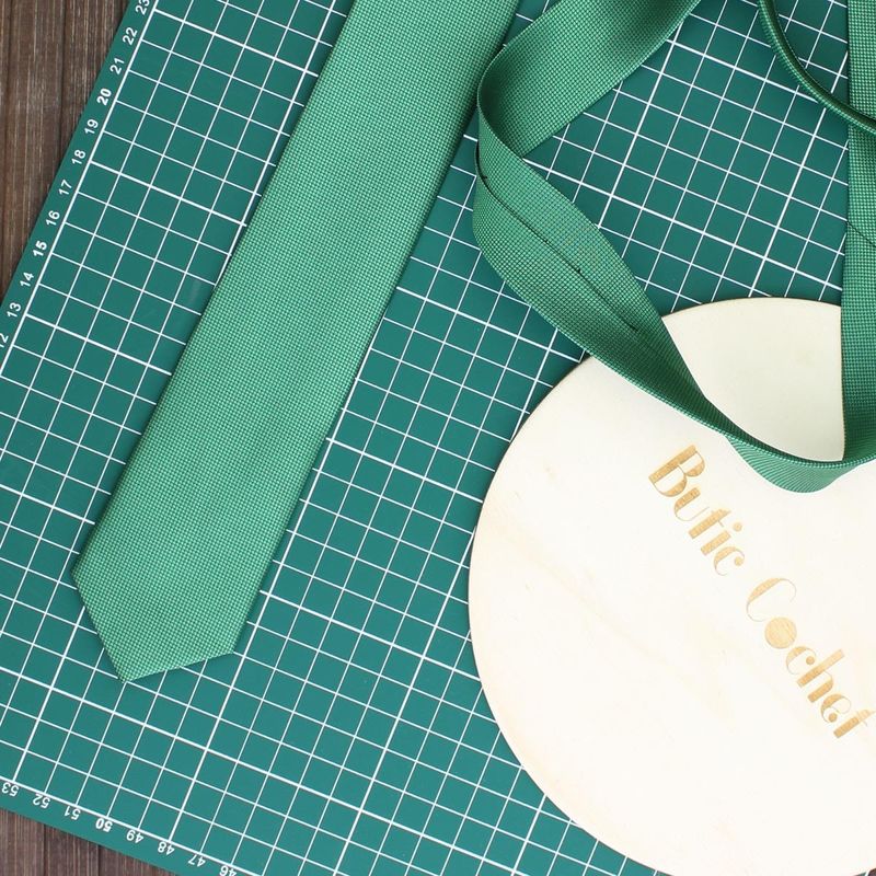Fashion, accesorii si bijuterii - Barbati - Accesorii barbati - Cravate si papioane barbati - Cravata, Buticcochet, din material sintetic, 145 x 5.5 cm, Verde - CRV240 - Infinity.ro