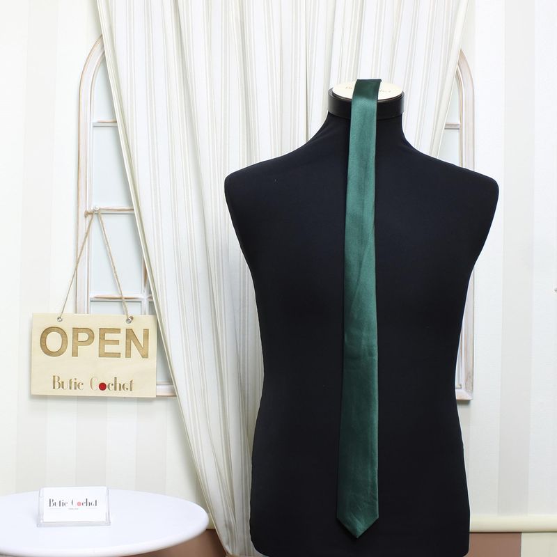 Fashion, accesorii si bijuterii - Barbati - Accesorii barbati - Cravate si papioane barbati - Cravata, Buticcochet, din material sintetic, 145 x 5.5 cm, Verde inchis - CRV243 - Infinity.ro
