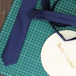 Fashion, accesorii si bijuterii - Barbati - Accesorii barbati - Cravate si papioane barbati - Cravata, Buticcochet, din material sintetic, 145 x 5.5 cm, Bleumarin - CRV247 - Infinity.ro
