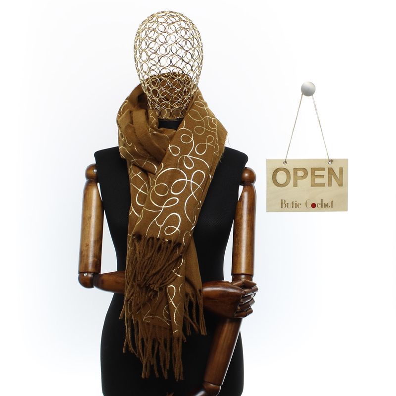 Fashion, accesorii si bijuterii - Femei - Accesorii femei - Esarfe si fulare femei - Esarfa dama, casmir, 70x180 cm, Buticcochet, imprimeu liniar auriu, Maro - ES2521 - Infinity.ro
