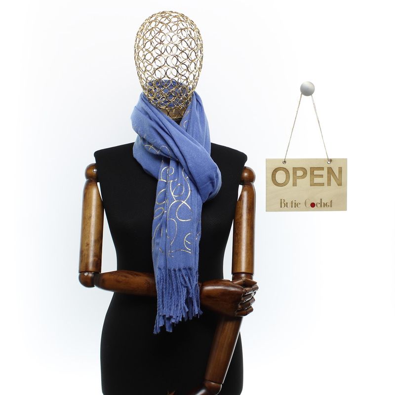 Fashion, accesorii si bijuterii - Femei - Accesorii femei - Esarfe si fulare femei - Esarfa dama, casmir, 70x180 cm, Buticcochet, imprimeu liniar auriu, Albastru - ES2528 - Infinity.ro