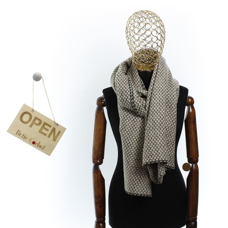 Fashion, accesorii si bijuterii - Femei - Accesorii femei - Esarfe si fulare femei - Esarfa de dama, Buticcochet, casmir, 190 x 65 cm, Crem - ES2732 - Infinity.ro