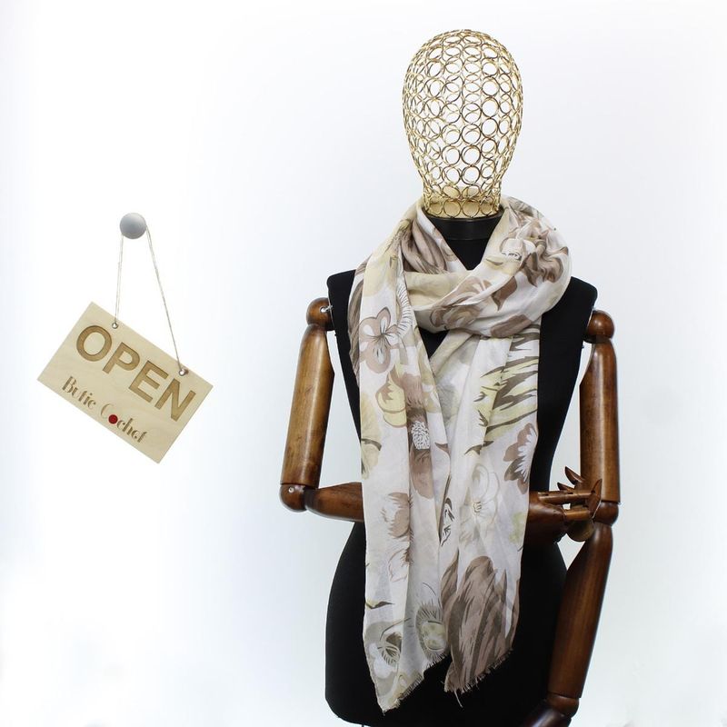 Fashion, accesorii si bijuterii - Femei - Accesorii femei - Esarfe si fulare femei - Esarfa de dama, cu floricele, ButicCochet, 70% poliester 30% vascoza, Crem - ES2938 - Infinity.ro