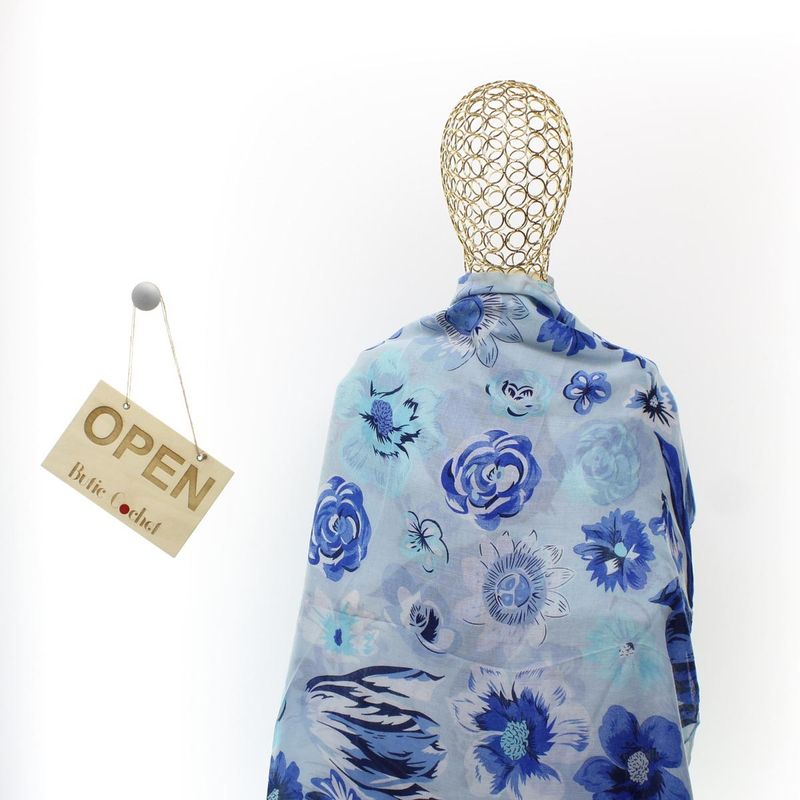 Fashion, accesorii si bijuterii - Femei - Accesorii femei - Esarfe si fulare femei - Esarfa de dama, cu floricele, ButicCochet, 70% poliester 30% vascoza, Albastru - ES2942 - Infinity.ro