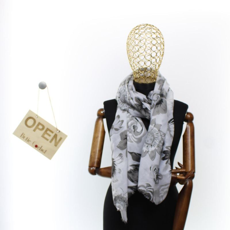 Fashion, accesorii si bijuterii - Femei - Accesorii femei - Esarfe si fulare femei - Esarfa de dama, cu floricele, ButicCochet, 70% poliester 30% vascoza, Gri - ES2943 - Infinity.ro