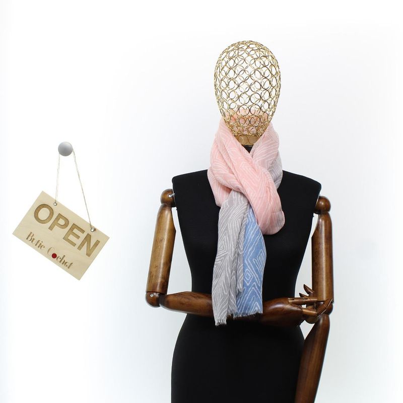 Fashion, accesorii si bijuterii - Femei - Accesorii femei - Esarfe si fulare femei - Esarfa de dama, cu model liniar, ButicCochet, 70% poliester 30% vascoza, Roz - ES2947 - Infinity.ro