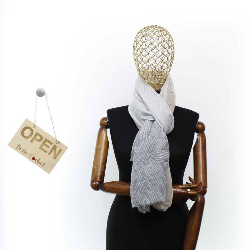 Fashion, accesorii si bijuterii - Femei - Accesorii femei - Esarfe si fulare femei - Esarfa de dama, cu model liniar, ButicCochet, 70% poliester 30% vascoza, Gri - ES2949 - Infinity.ro