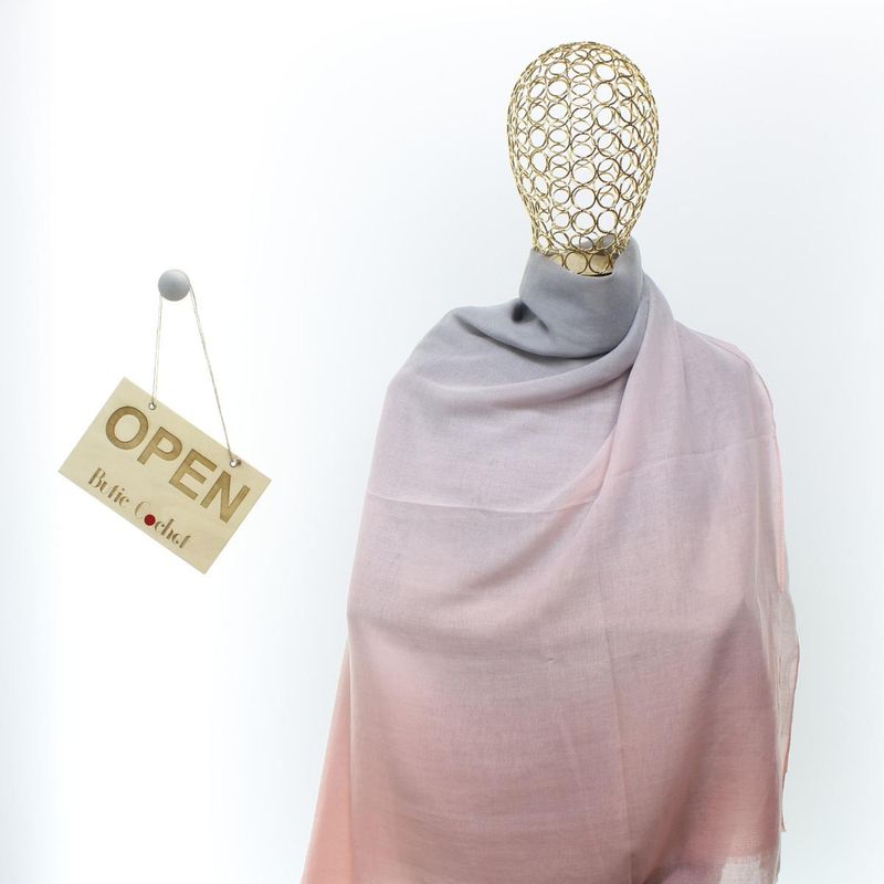 Fashion, accesorii si bijuterii - Femei - Accesorii femei - Esarfe si fulare femei - Esarfa de dama, ButicCochet, 70% poliester 30% vascoza, model degrade, Roz - ES2967 - Infinity.ro