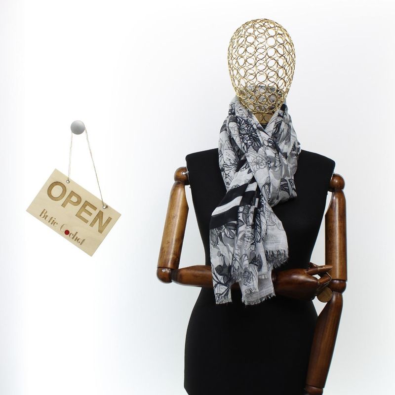 Fashion, accesorii si bijuterii - Femei - Accesorii femei - Esarfe si fulare femei - Esarfa de dama, ButicCochet, 70% poliester 30% vascoza, model floral, Gri - ES2976 - Infinity.ro