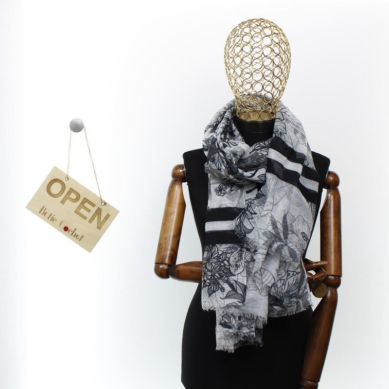 Fashion, accesorii si bijuterii - Femei - Accesorii femei - Esarfe si fulare femei - Esarfa de dama, ButicCochet, 70% poliester 30% vascoza, model floral, Gri - ES2976 - Infinity.ro