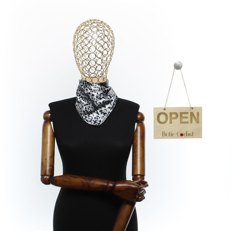 Fashion, accesorii si bijuterii - Femei - Accesorii femei - Esarfe si fulare femei - Batic de dama, 50 x 50 cm, ButicCochet, din satin, multicolor - ES2624 - Infinity.ro