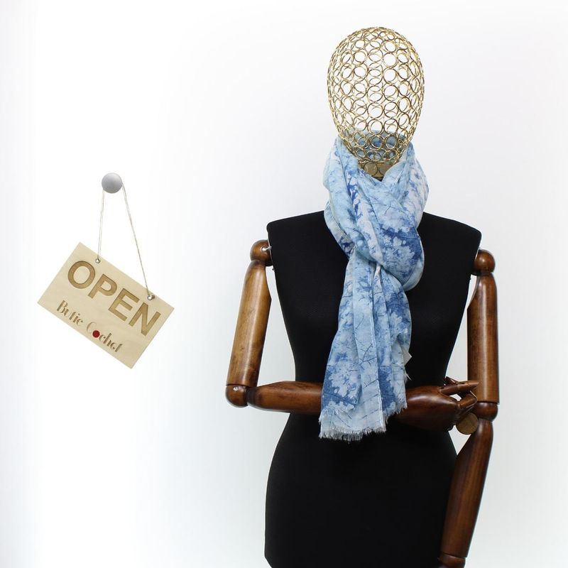 Fashion, accesorii si bijuterii - Femei - Accesorii femei - Esarfe si fulare femei - Esarfa de dama, ButicCochet, 70% poliester 30% vascoza, model cu frunze, Albastru - ES2986 - Infinity.ro