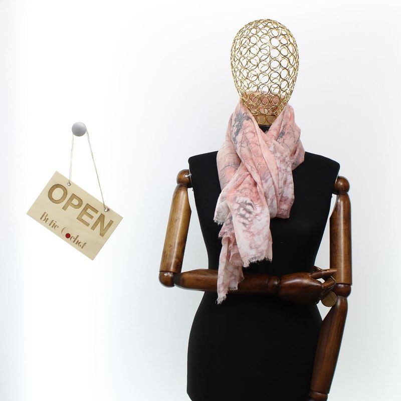Fashion, accesorii si bijuterii - Femei - Accesorii femei - Esarfe si fulare femei - Esarfa de dama, ButicCochet, 70% poliester 30% vascoza, model cu frunze, Corai - ES2987 - Infinity.ro