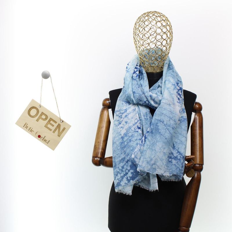 Fashion, accesorii si bijuterii - Femei - Accesorii femei - Esarfe si fulare femei - Esarfa de dama, ButicCochet, 70% poliester 30% vascoza, model cu frunze, Albastru - ES2986 - Infinity.ro