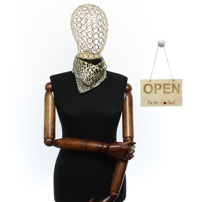 Fashion, accesorii si bijuterii - Femei - Accesorii femei - Esarfe si fulare femei - Batic de dama, 50x50 cm, Buticcochet, imprimeu stilizat, Bej - ES2469 - Infinity.ro