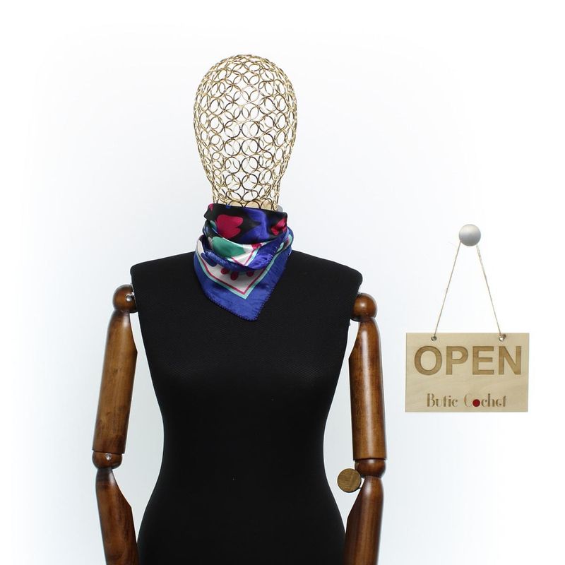 Fashion, accesorii si bijuterii - Femei - Accesorii femei - Esarfe si fulare femei - Batic de dama, 50x50 cm, Buticcochet, saten, imprimeu floral, Bleumarin - ES2675 - Infinity.ro