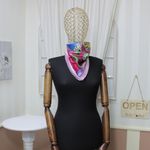 Fashion, accesorii si bijuterii - Femei - Accesorii femei - Esarfe si fulare femei - Esarfa de dama, Buticcochet, cu imprimeu floral, dimensiune 60x60 cm, Roz - ES1205 - Infinity.ro