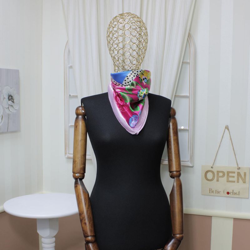 Fashion, accesorii si bijuterii - Femei - Accesorii femei - Esarfe si fulare femei - Esarfa de dama, Buticcochet, cu imprimeu floral, dimensiune 60x60 cm, Roz - ES1205 - Infinity.ro