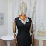 Fashion, accesorii si bijuterii - Femei - Accesorii femei - Esarfe si fulare femei - Esarfa de dama, Buticcochet, dimensiune 60x60 cm, cu imprimeu floral, Portocaliu - ES1209 - Infinity.ro