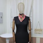 Fashion, accesorii si bijuterii - Femei - Accesorii femei - Esarfe si fulare femei - Esarfa de dama, Buticcochet, dimensiune 60x60 cm, cu imprimeu stilizat, Roz pal - ES1231 - Infinity.ro