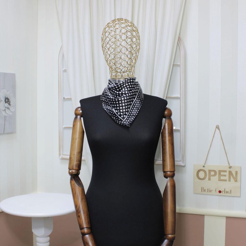 Fashion, accesorii si bijuterii - Femei - Accesorii femei - Esarfe si fulare femei - Esarfa de dama, Buticcochet, dimensiune 60x60 cm, Negru cu buline albe - ES1222 - Infinity.ro