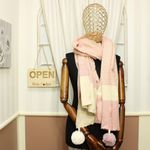 Fashion, accesorii si bijuterii - Femei - Accesorii femei - Esarfe si fulare femei - Esarfa de dama, ButicCochet, din casmir, cu ciucuri din blanita, 200 x 75 cm, Roz - ES1505 - Infinity.ro