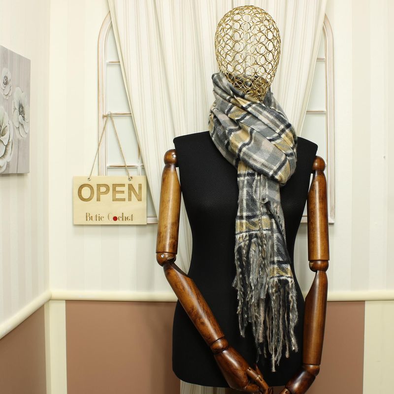 Fashion, accesorii si bijuterii - Femei - Accesorii femei - Esarfe si fulare femei - Esarfa de dama, ButicCochet, din casmir, cu franjuri, 190 x 70 cm, model carouri, Gri - ES1477 - Infinity.ro
