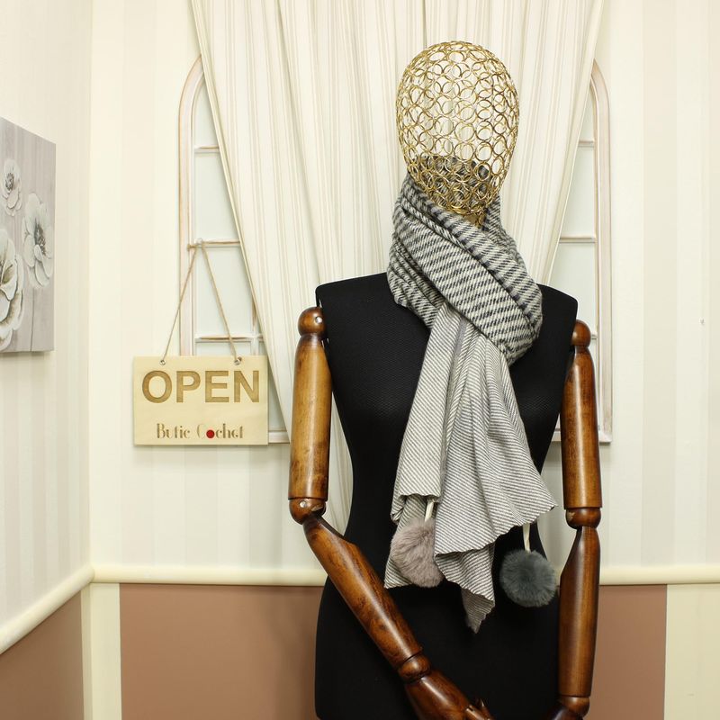 Fashion, accesorii si bijuterii - Femei - Accesorii femei - Esarfe si fulare femei - Esarfa de dama, ButicCochet, din casmir, cu ciucuri din blanita, 200 x 75 cm, Gri - ES1503 - Infinity.ro
