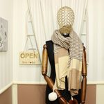 Fashion, accesorii si bijuterii - Femei - Accesorii femei - Esarfe si fulare femei - Esarfa de dama, ButicCochet, din casmir, cu ciucuri din blanita, 200 x 75 cm, Maro - ES1506 - Infinity.ro